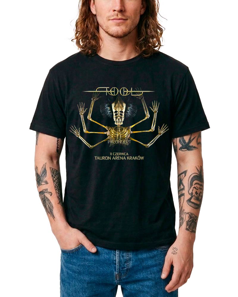 tool-tshirt-meski-koncertowy-czarny-tauron-arena-krakow Czarna koszulka męska TOOL z grafiką złotego szkieletu i napisem "In Concert 11 Czerwca Tauron Arena Kraków".