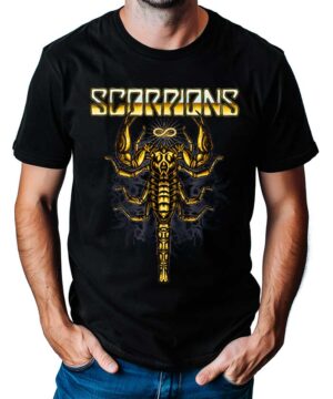 Czarna koszulka muzyczna Scorpions Gold z dużą złotą grafiką skorpiona i napisem "SCORPIONS" powyżej.