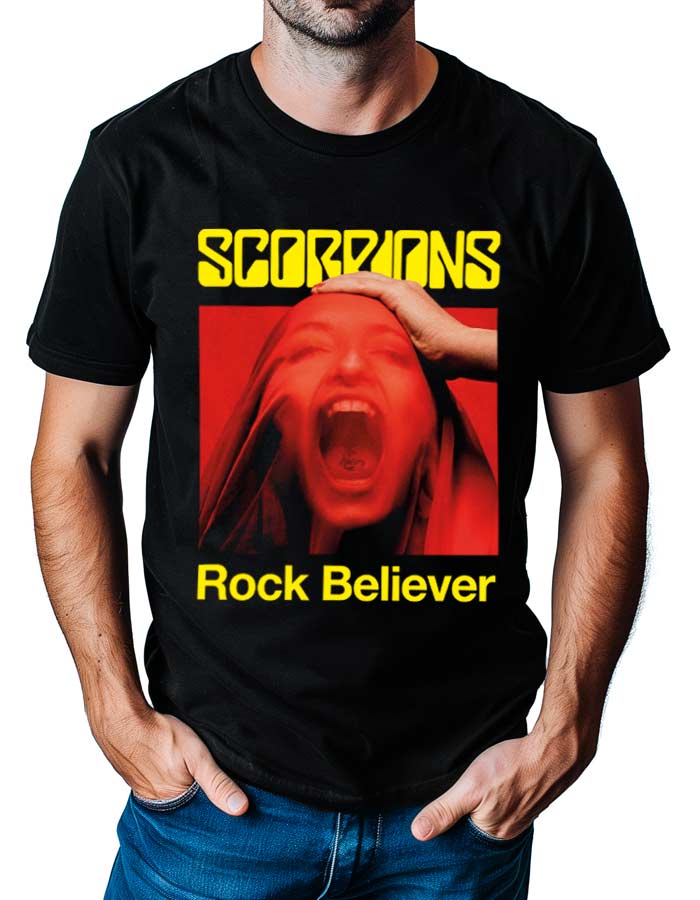tshirt-meski-premium-czarny-scorpions-rock-believer-cover Czarna koszulka Scorpions z okładką albumu "Rock Believer", czerwono-czarna grafika twarzy i ręki oraz tytuł albumu.