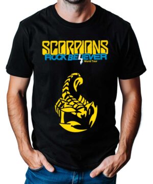 Czarna koszulka Scorpions Rock Believer World Tour z dużą żółtą grafiką skorpiona i napisem na przodzie.