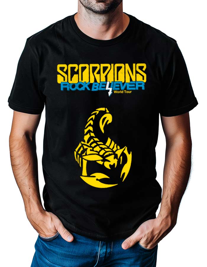 tshirt-meski-premium-czarny-scorpions-rock-believer-scorpio Czarna koszulka Scorpions Rock Believer World Tour z dużą żółtą grafiką skorpiona i napisem na przodzie.