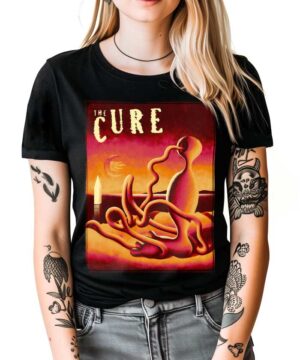 Czarna koszulka muzyczna The Cure "Portland" z grafiką albumu - abstrakcyjna postać na tle zachodu słońca, damska.