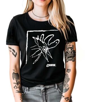 Czarna koszulka muzyczna The Cure "Wish II" z białą abstrakcyjną grafiką, inspirowaną stylem alternatywnym.