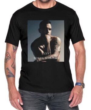 Czarna koszulka muzyczna ROBBIE WILLIAMS XXV z nadrukiem wytatuowanego mężczyzny i napisem "XXV ROBBIE WILLIAMS" na dole.