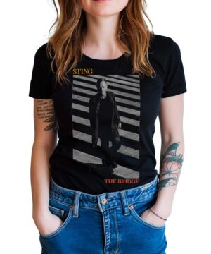 Czarna koszulka muzyczna STING "The Bridge cover" z grafiką Stinga na schodach, napisami "Sting" i "The Bridge".