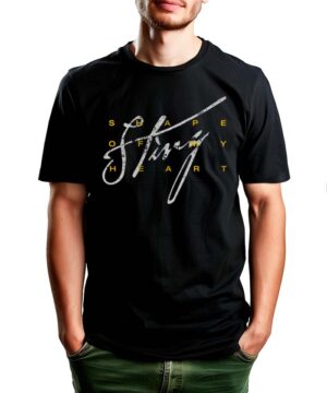 Czarna koszulka muzyczna STING "Shape of my heart" z żółtym i białym napisem w mieszanych czcionkach drukowanych i kursywie.
