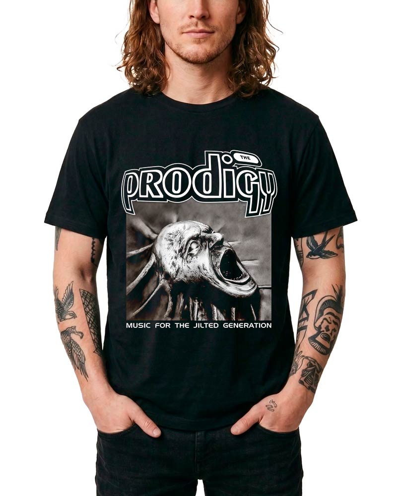 Czarna koszulka THE PRODIGY z okładką albumu "Jilted Generation", logo zespołu i grafiką płyty, model z długimi włosami.