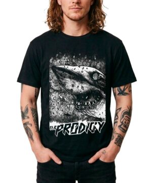 Czarna koszulka męska THE PRODIGY Shark z nadrukiem rekina i białym logo The Prodigy na przodzie.