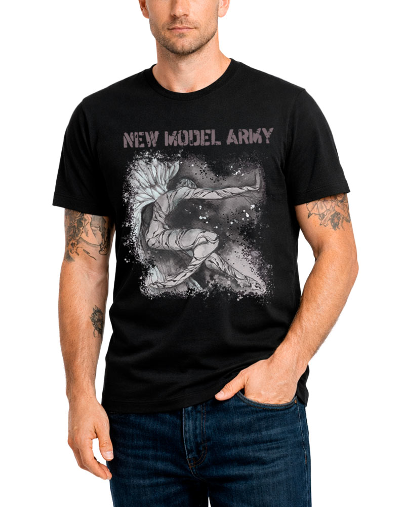 Męska koszulka czarna z grafiką NEW MODEL ARMY "Carnival Redux Angel", postać kopiąca, artystyczne rozbryzgi farby.
