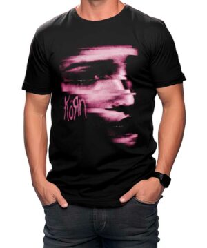 Czarna koszulka muzyczna KORN z różowym, zniekształconym motywem twarzy i logo Korn na przodzie.