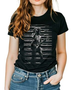 Czarna koszulka LENNY KRAVITZ z białoczarnym zdjęciem artysty grającego na gitarze i śpiewającego na scenie.