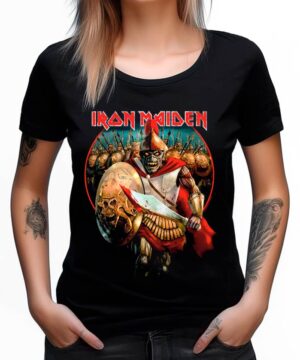 Czarna koszulka IRON MAIDEN "Alexander the Great" z nadrukiem szkieletu wojownika w czerwonej pelerynie i hełmie.