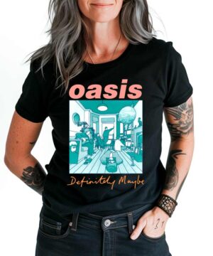 Czarna koszulka muzyczna OASIS z kolorowym nadrukiem "Definitely Maybe", nazwą zespołu i ilustracją pokoju na przodzie.