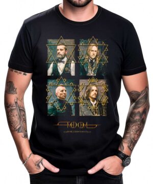 Czarna koszulka TOOL Fear Inoculum z portretami czterech mężczyzn w złotych gwiazdach i napisem pod grafiką.