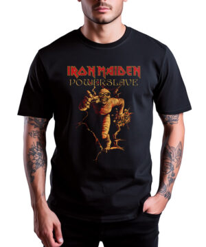 Czarna koszulka IRON MAIDEN "Powerslave Mummy" z logo zespołu i grafiką mumii na przodzie, męska, idealna dla fanów rocka.