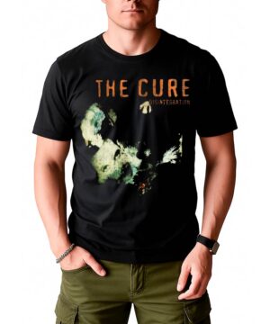 Czarna koszulka męska THE CURE "Desintegration" z abstrakcyjnym motywem kwiatowym, zestawiona z oliwkowymi spodniami cargo.