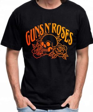 Czarna koszulka męska Guns N' Roses "Skull" z przodu z grafiką czaszki, róż oraz napisami w pomarańczowym i czerwonym kolorze.