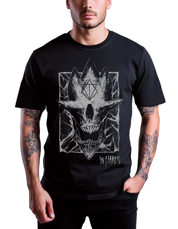 Czarna koszulka muzyczna IN FLAMES z nadrukiem "Jester skull" i logo zespołu w prawym dolnym rogu.