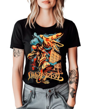 Czarna koszulka muzyczna LIMP BIZKIT "Essential" z kolorowym graffiti, dynamiczną grafiką i miejskim tłem.