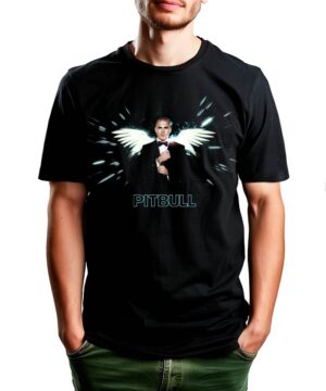 Czarna koszulka PITBULL "Angel" z postacią w garniturze, białymi skrzydłami i napisem "PITBULL" poniżej.