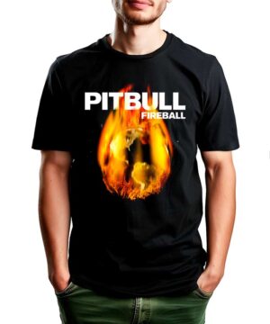 Czarna koszulka PITBULL Fireball z graficznym nadrukiem płonącej kuli ognia na przodzie, idealna dla fanów marki.