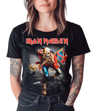 Czarna koszulka muzyczna IRON MAIDEN "Trooper Vintage" z nadrukiem Eddie trzymającego brytyjską flagę.