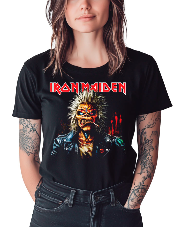 tshirt-damski-czarny-iron-maiden-eddie-smoke Czarna koszulka IRON MAIDEN "Eddie smoke" z logo zespołu i wyrazistym nadrukiem Eddie na przodzie, idealna dla fanów.
