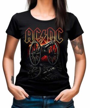 Osoba nosząca czarną koszulkę damską ACDC "About to Rock Cannon" z grafiką armaty i odważnym logo zespołu.