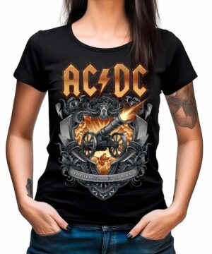 Osoba ma na sobie czarną koszulkę ACDC "About to Rock Ornaments" z płonącym działem i napisem For Those About to Rock.