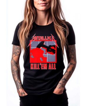 Czarna koszulka METALLICA "Kill'em all" z czerwono-białą grafiką, prezentowana przez osobę z tatuażami na rękach.