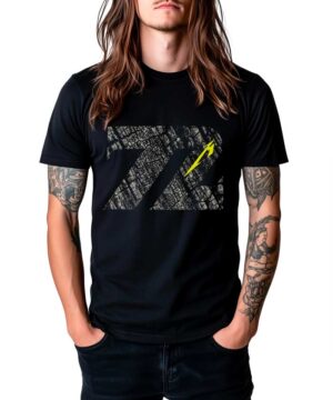 Czarna koszulka METALLICA "Charred 72" z dużym nadrukiem 72 i małą żółtą strzałką na przodzie, męska.