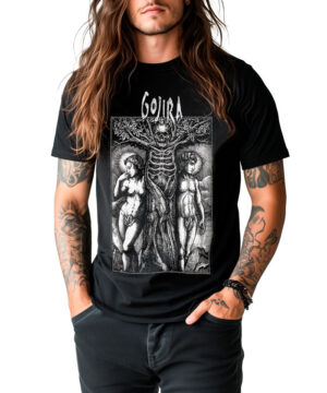 Czarna koszulka GOJIRA "Tree skelly" z białym nadrukiem logo zespołu i trzema postaciami, noszona przez osobę z długimi włosami.