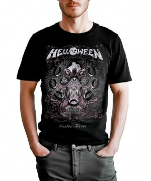 Czarna koszulka męska HELLOWEEN "Keeper and Eagle World Tour", model prezentowany przez mężczyznę na białym tle.