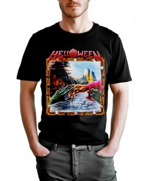 Czarna koszulka męska HELLOWEEN Strażnik Siedmiu Kluczy Część 2 z kolorowym nadrukiem fantasy i logo zespołu na froncie.