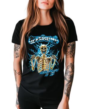 Czarna koszulka muzyczna THE OFFSPRING 2025 Tour z nadrukiem złotego szkieletu, niebieskich błyskawic i napisem na klatce.