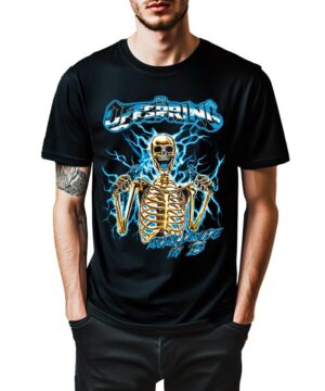 Czarna koszulka THE OFFSPRING 2025 Tour z nadrukiem złotego szkieletu, niebieskiej błyskawicy i wyrazistym napisem.