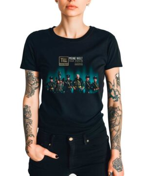Czarna koszulka muzyczna LINDEMANN "Meine Welt Tour 2025-26" z nadrukiem grupy w ciemnych strojach i napisem po niemiecku.