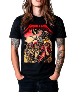 Czarna koszulka METALLICA "The four horsemen" z kolorowymi szkieletami i wyrazistą grafiką, osoba z długimi włosami, tatuaże.