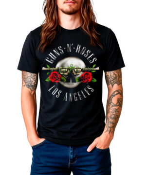 Czarna koszulka Guns N' Roses Los Angeles z nadrukiem dwóch czerwonych róż i skrzyżowanych pistoletów na froncie.