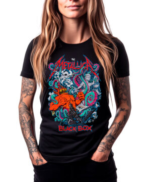 Czarna damska koszulka METALLICA "Black box eruption" z kolorową grafiką i ilustracjami, na modelce z tatuażami.