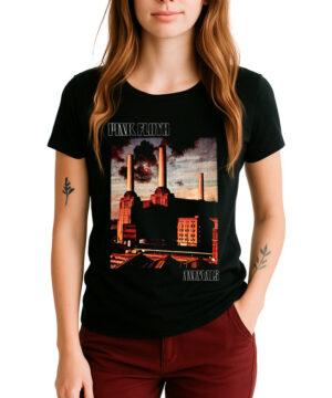 Koszulka damska PINK FLOYD "Animals", czarna, z grafiką fabryki; modelka w bordowych spodniach, stylowa propozycja dla fanów muzyki.