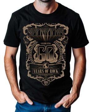 Czarna koszulka Scorpions ze złotym napisem "60 years of rock", edycja rocznicowa zespołu. Idealna dla fanów rocka.