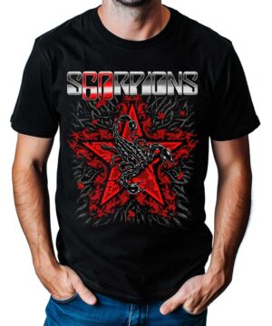 Czarna koszulka Scorpions "Blowing in the wind" z czerwonym motywem gwiazdy, logo zespołu i grafiką skorpiona na froncie.