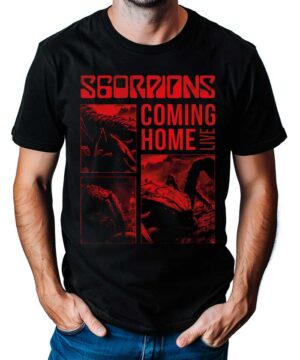 Czarna koszulka męska Scorpions "Coming Home live collage" z czerwonymi grafikami i napisem, idealna dla fanów zespołu.