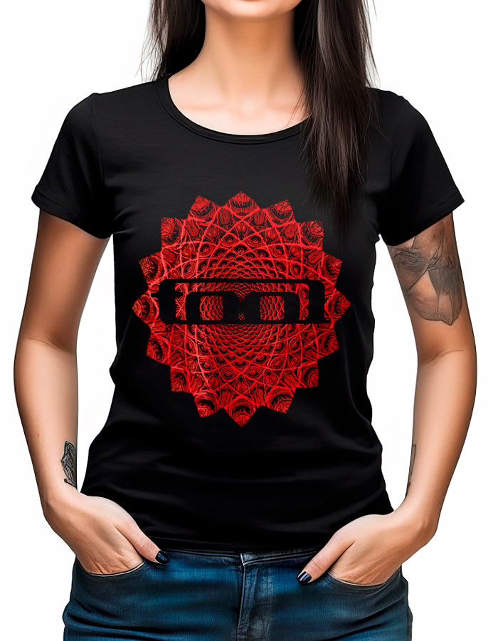 tool-tshirt-damski-koncertowy-czarny-10,000-Days-Radial-Eyes Czarna koszulka TOOL "10000 Days Radial Eyes" z czerwonym geometrycznym mandalem i kasetą magnetofonową, męska.