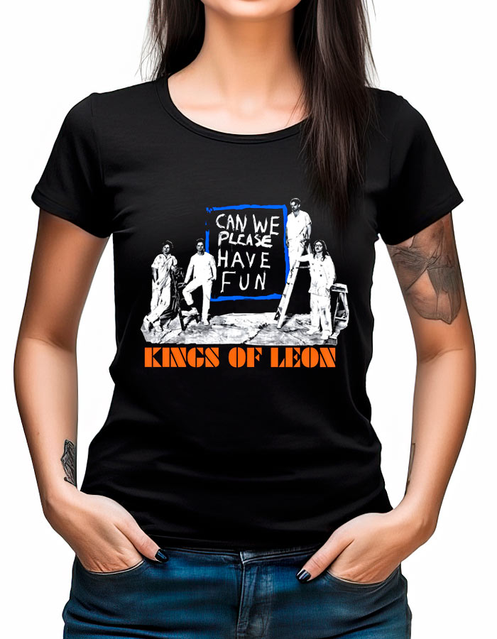 Czarna koszulka damska KINGS OF LEON "Can we please have fun World Tour" z nadrukiem czterech osób i pomarańczowym logo.