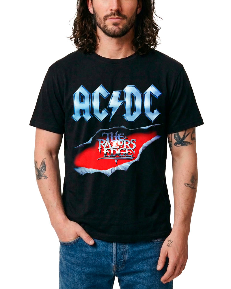 tshirt-meski-czarny-acdc-the-razors-edge Czarna koszulka ACDC "The Razors Edge" na osobę, z jedną ręką w kieszeni jeansów. Koszulka z nadrukiem na przodzie.