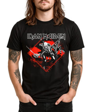 Czarna koszulka męska IRON MAIDEN "Trooper diamond" z maskotką Eddie na tle czerwonego diamentu.