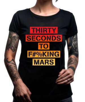 Damska czarna koszulka THIRTY SECONDS TO MARS z ombre napisem w czerwono-pomarańczowo-żółtych literach. Wytatuowane ramiona.