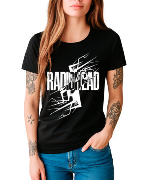 Czarna koszulka RADIOHEAD "Lightning" z białą abstrakcyjną grafiką, damska, modelka trzyma rękę w kieszeni.